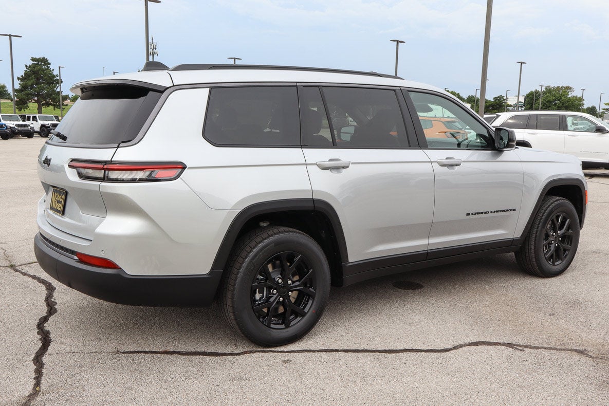 2026 Jeep Grand Cherokee L Laredo Altitude 4x4