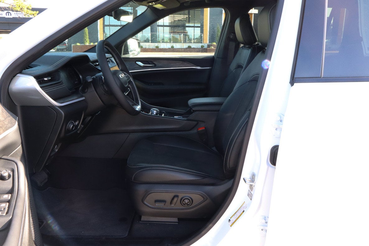 2026 Jeep Grand Cherokee L Laredo Altitude 4x4
