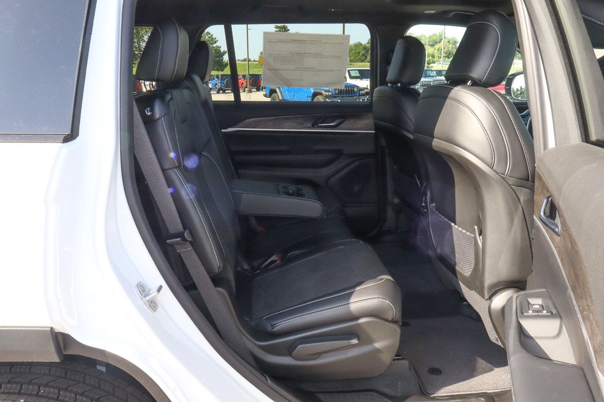 2026 Jeep Grand Cherokee L Laredo Altitude 4x4