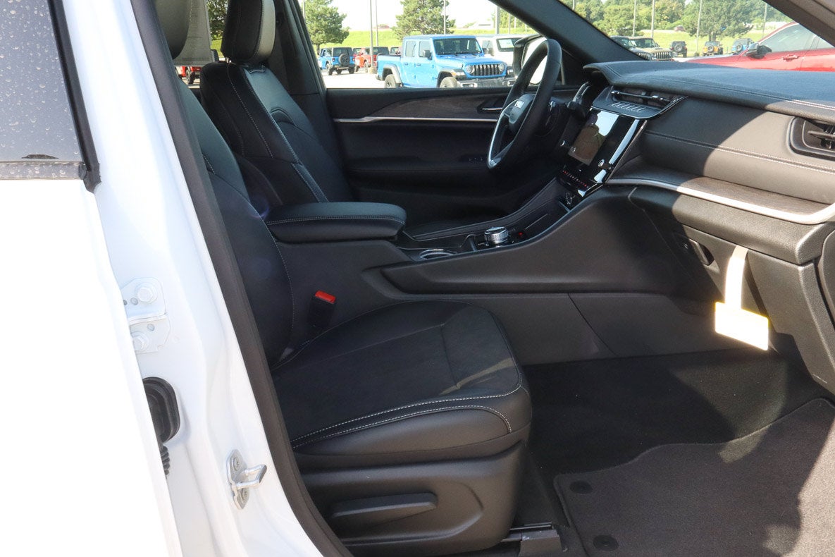 2026 Jeep Grand Cherokee L Laredo Altitude 4x4