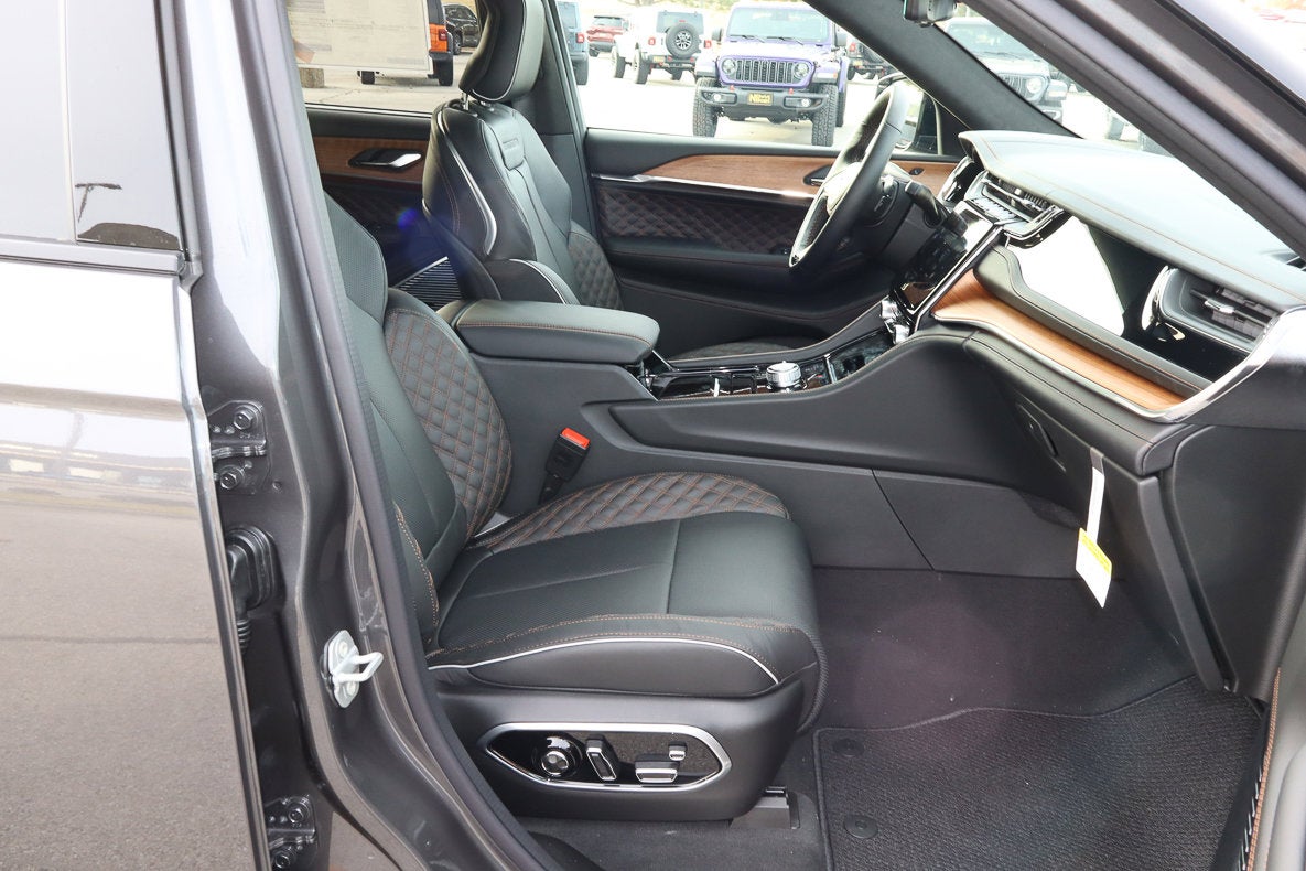 2025 Jeep Grand Cherokee L Summit Reserve