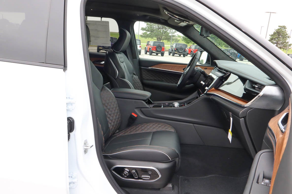 2026 Jeep Grand Cherokee L Summit 4x4