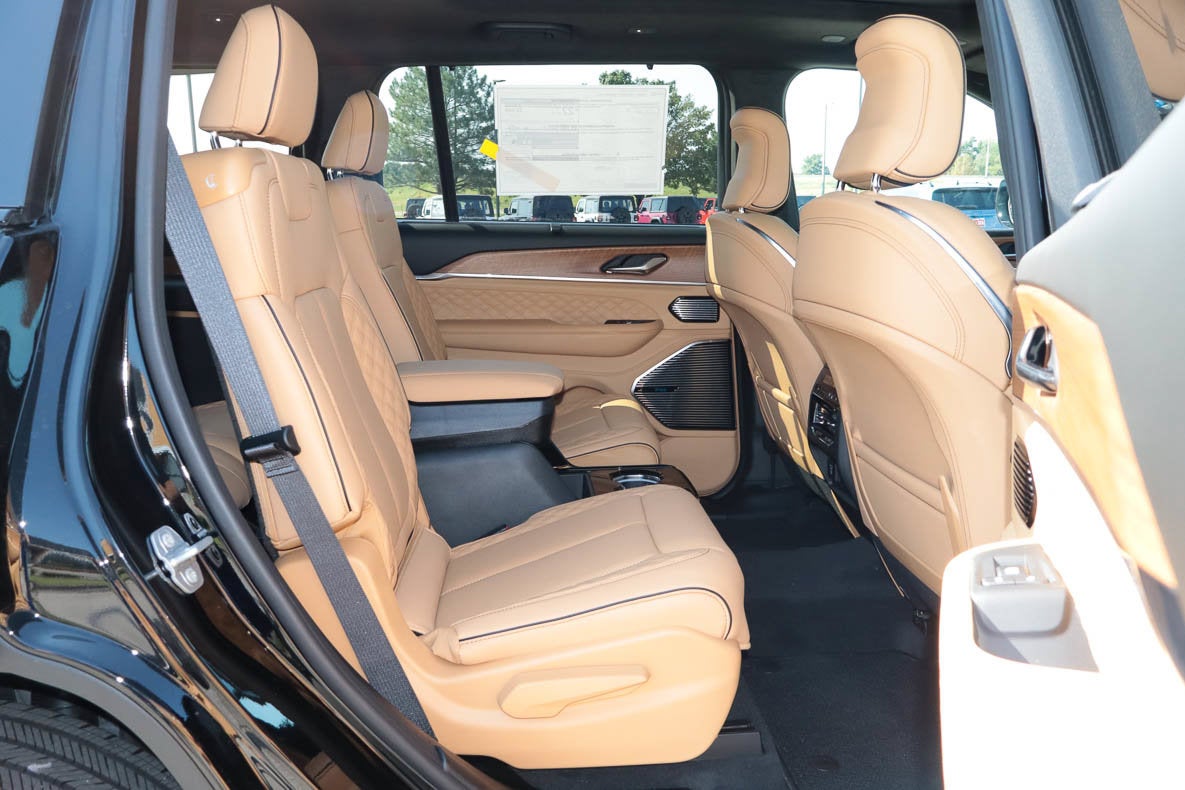 2027 Jeep Grand Cherokee L Summit 4x4