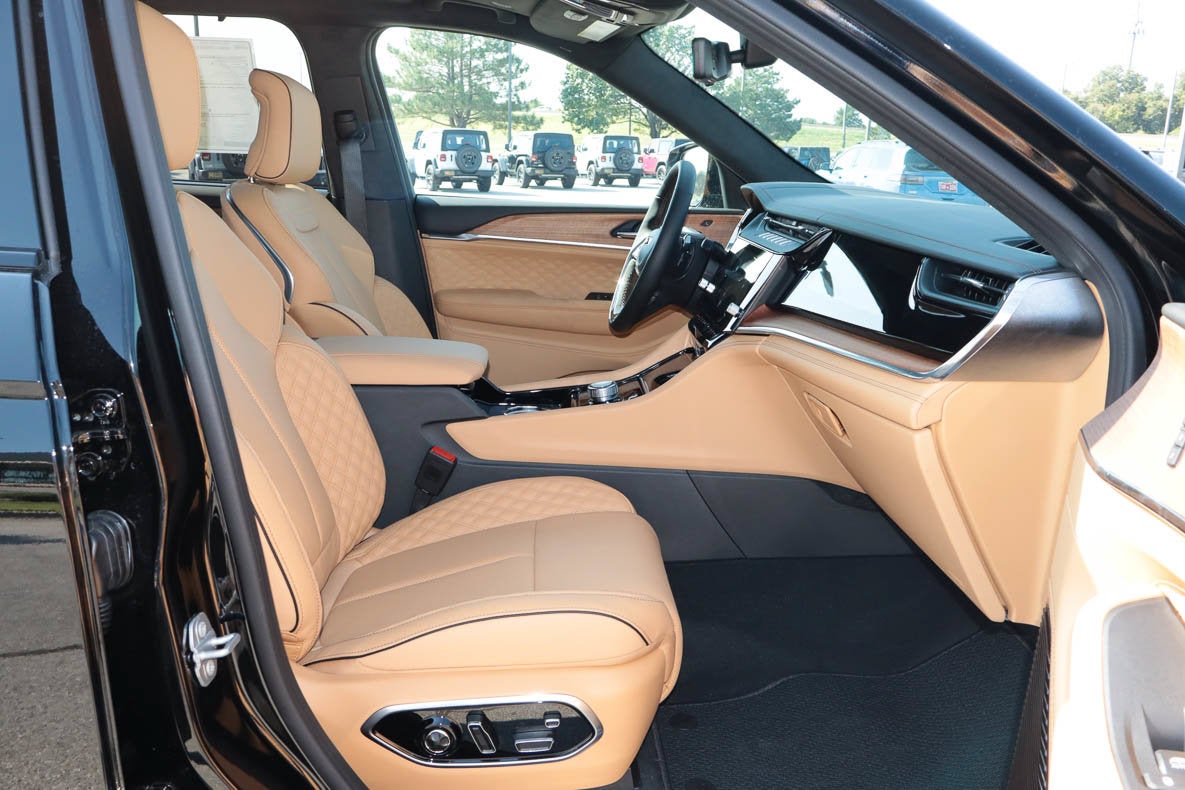 2027 Jeep Grand Cherokee L Summit 4x4