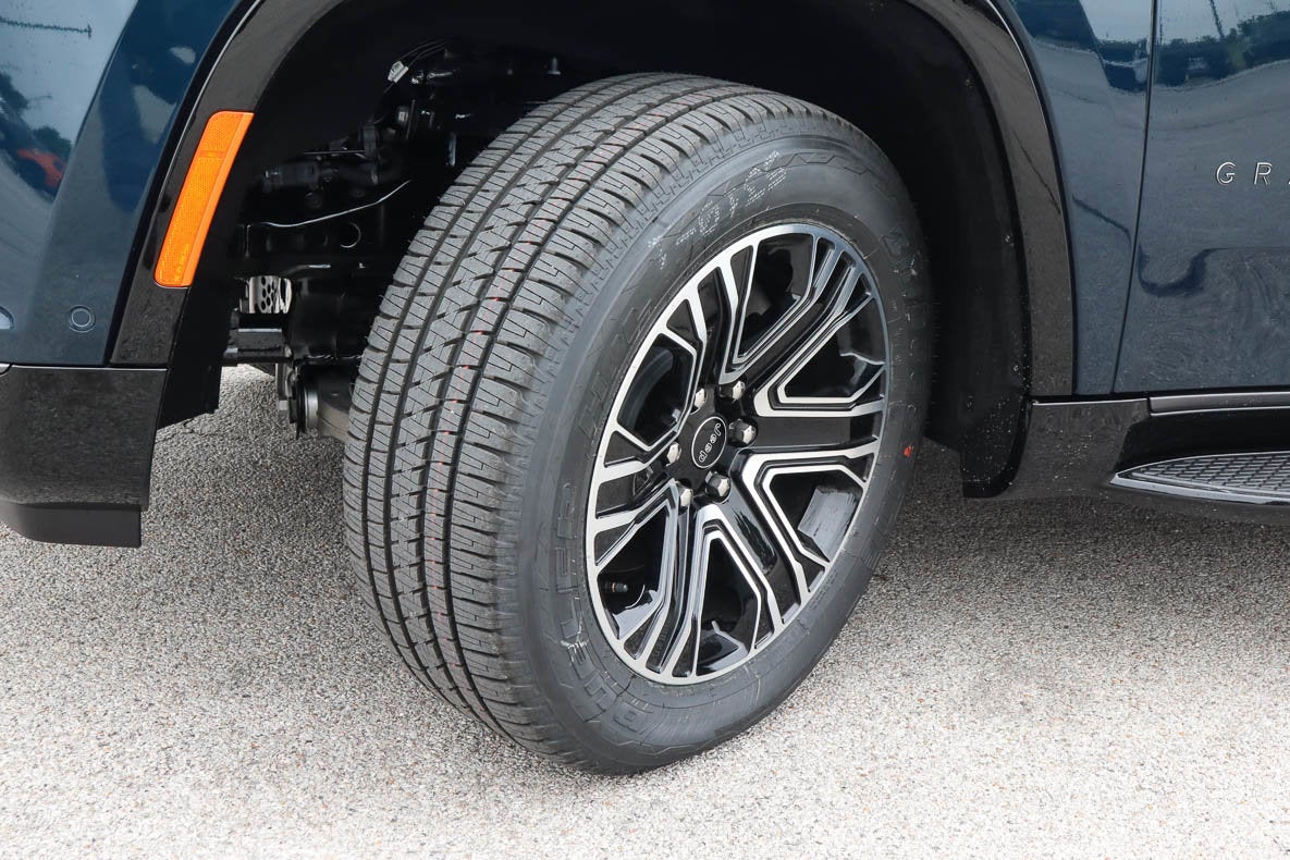 2026 Jeep Grand Wagoneer 4x2