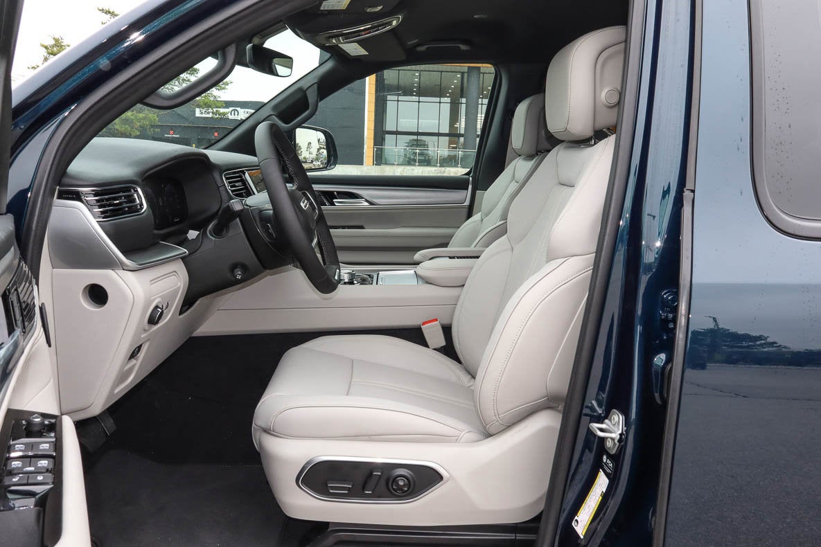 2026 Jeep Grand Wagoneer 4x2