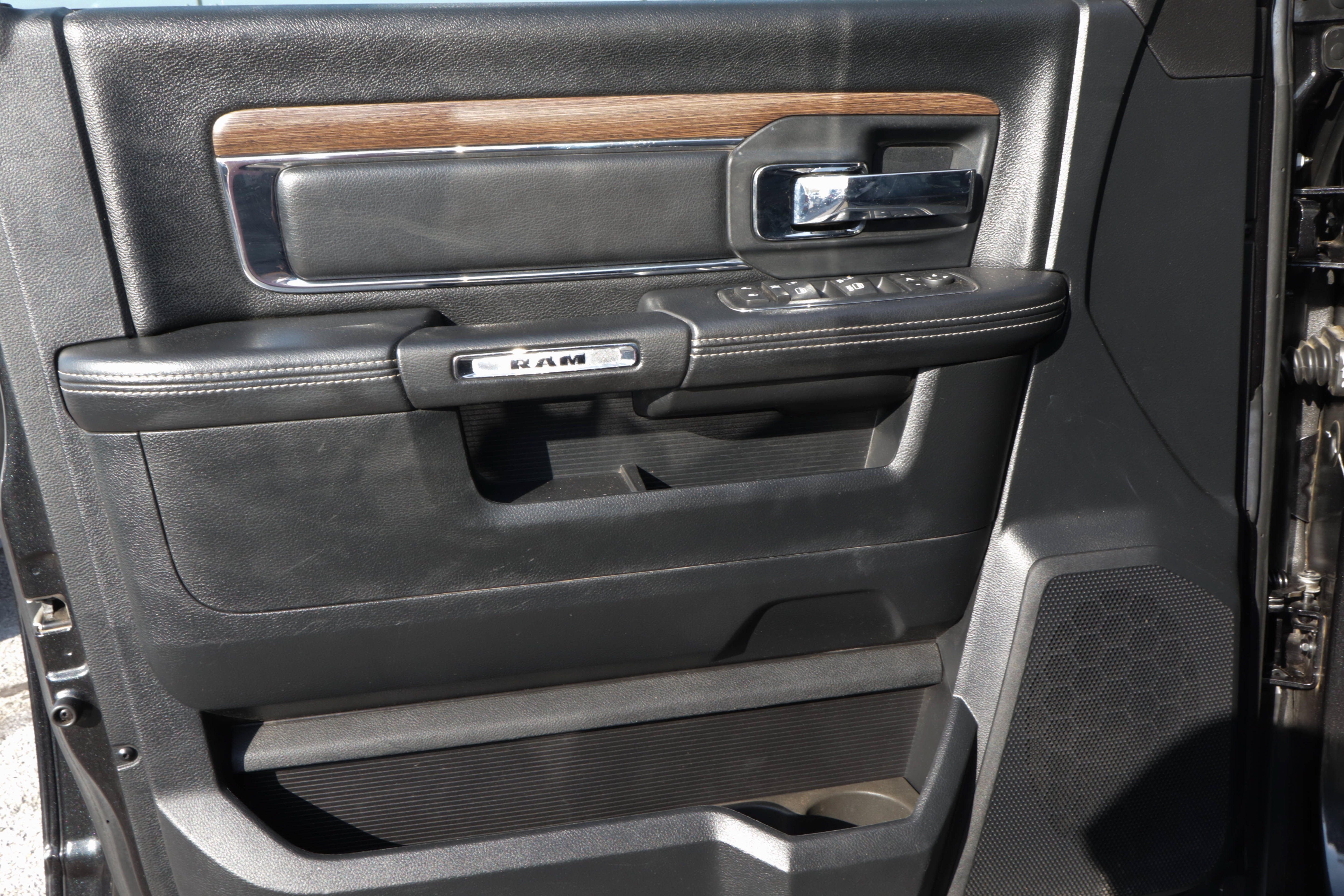 2016 RAM 1500 4WD Crew Cab 140.5 Laramie