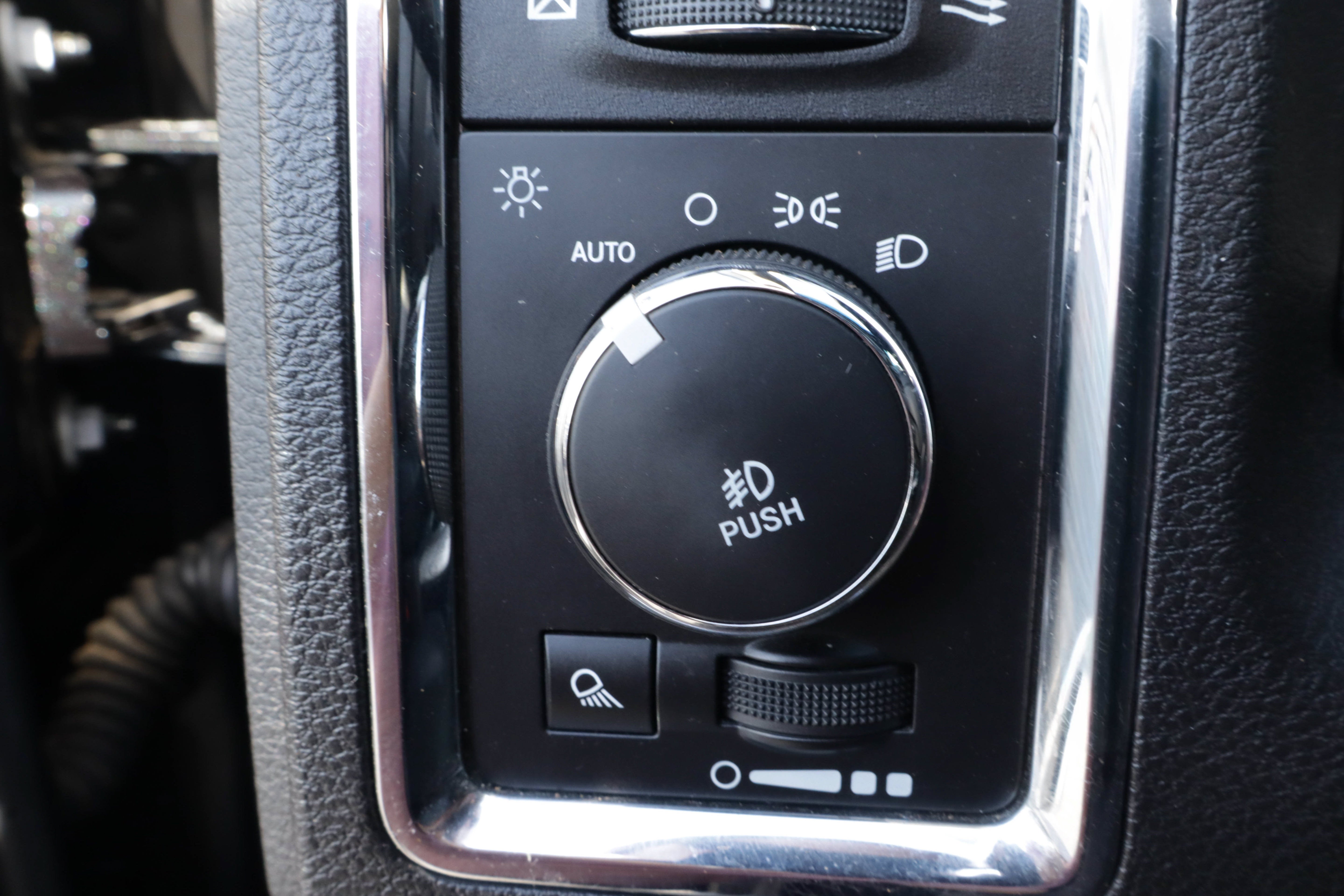 2016 RAM 1500 4WD Crew Cab 140.5 Laramie