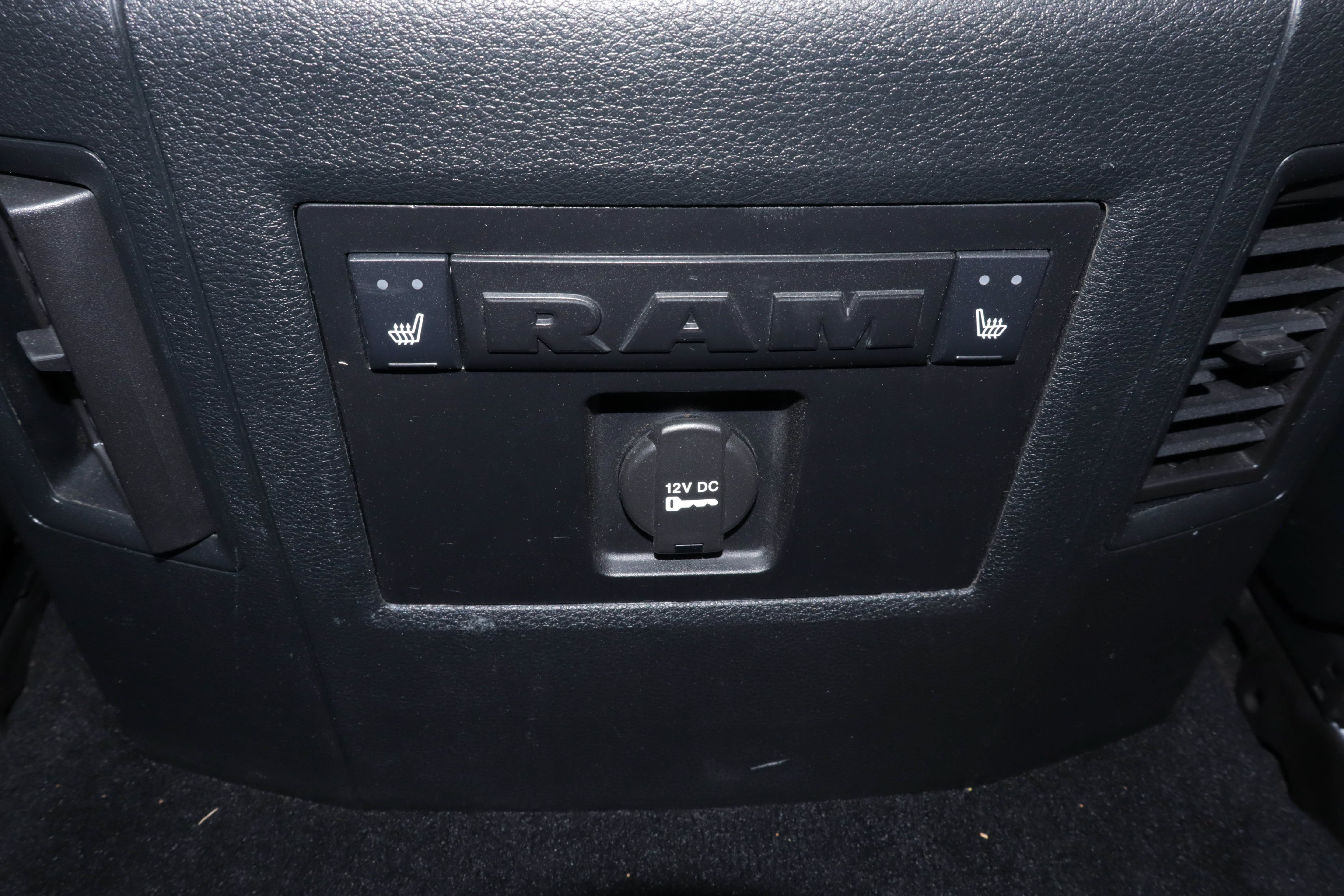 2016 RAM 1500 4WD Crew Cab 140.5 Laramie