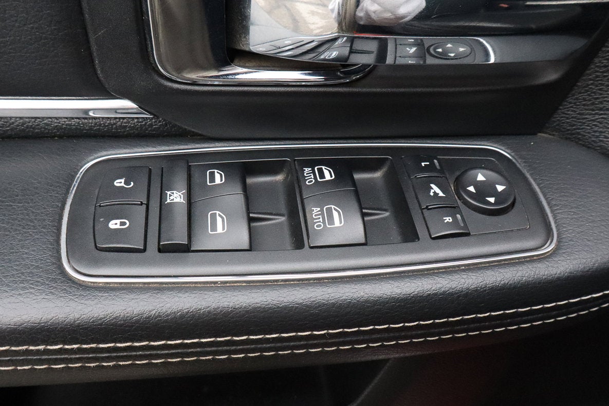 2015 RAM 1500 4WD Crew Cab 140.5 Laramie