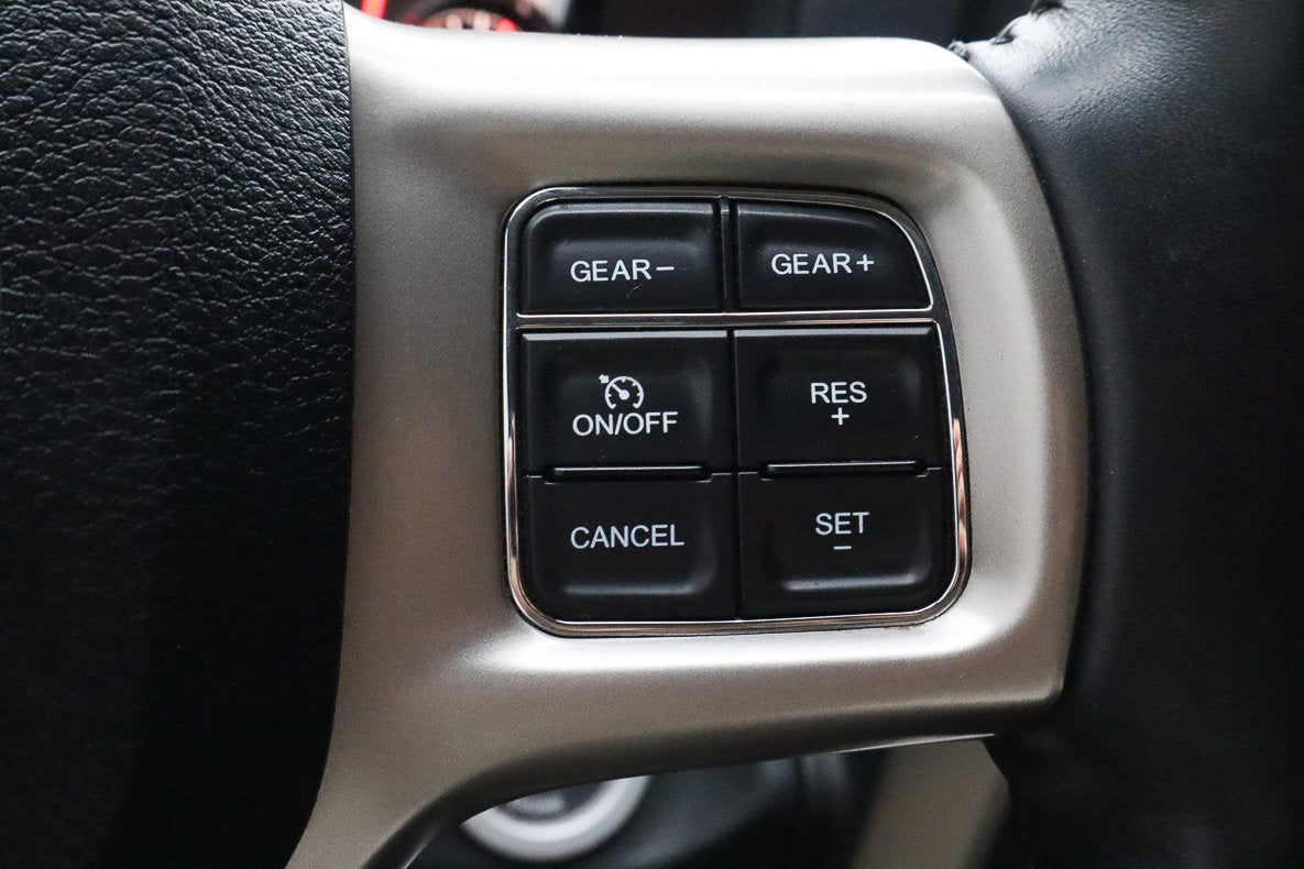 2015 RAM 1500 4WD Crew Cab 140.5 Laramie