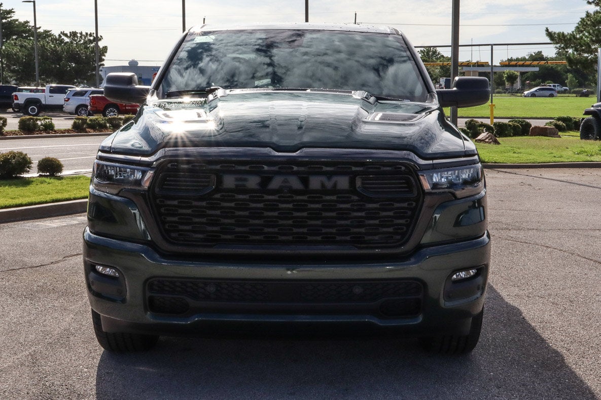 2026 RAM 1500 Express 4x4 Crew Cab 5'7 Box