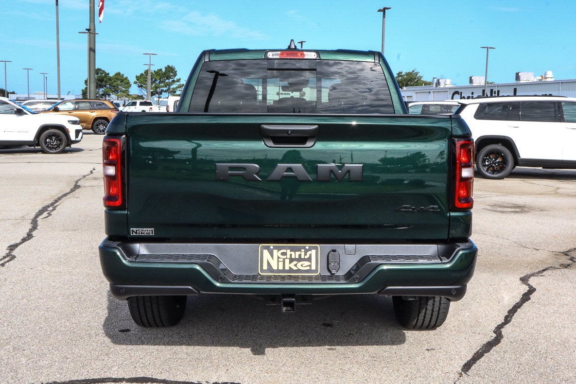 2026 RAM 1500 Express 4x4 Crew Cab 5'7 Box