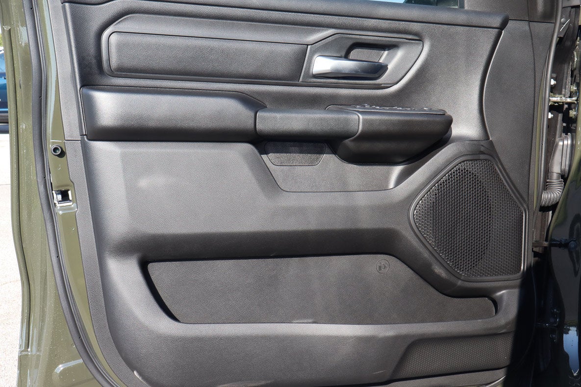 2026 RAM 1500 Express 4x4 Crew Cab 5'7 Box