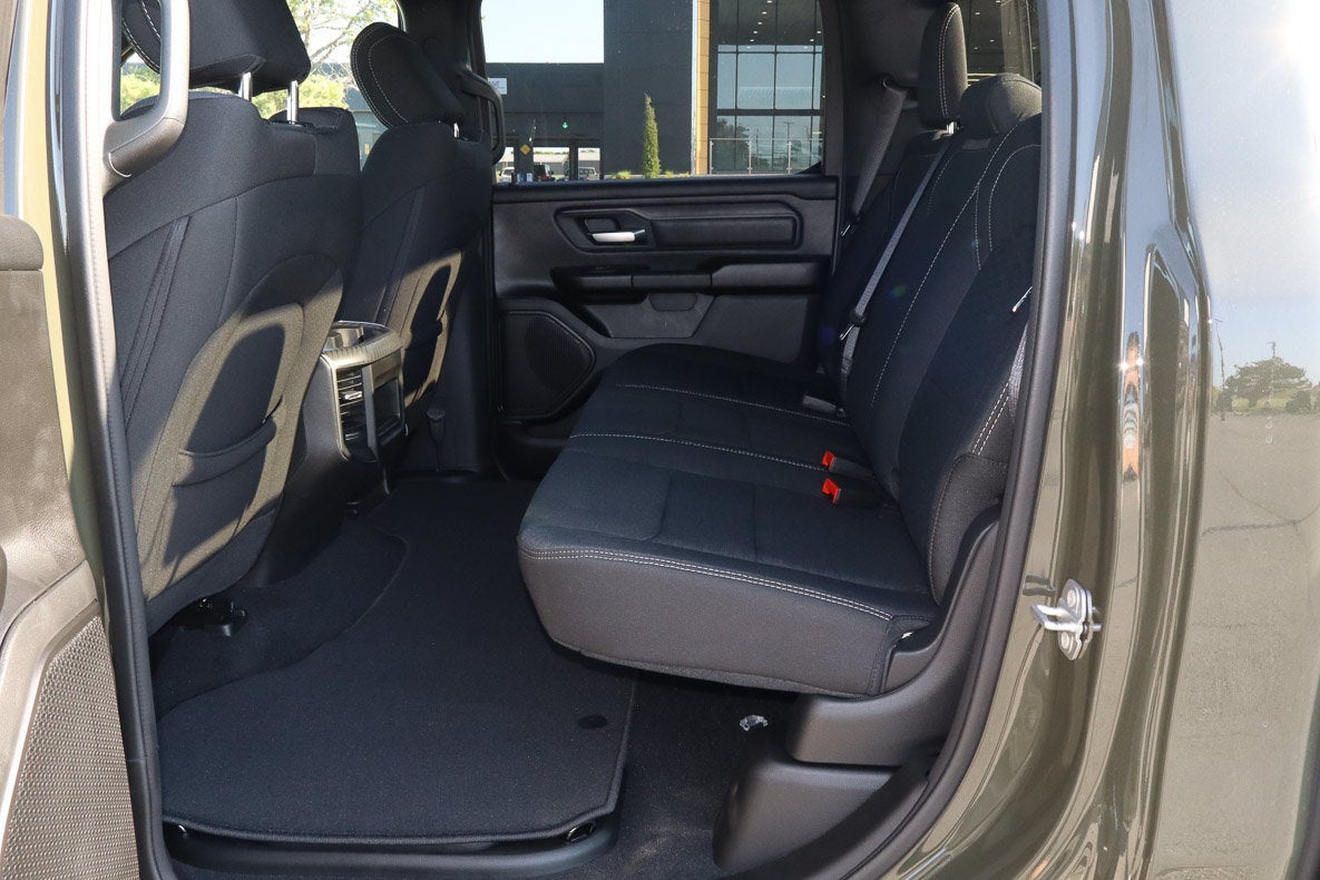 2026 RAM 1500 Express 4x4 Crew Cab 5'7 Box