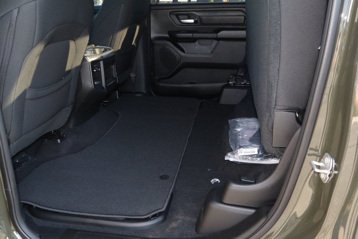 2026 RAM 1500 Express 4x4 Crew Cab 5'7 Box