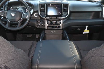 2026 RAM 1500 Express 4x4 Crew Cab 5'7 Box