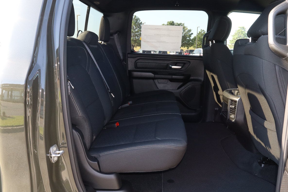 2026 RAM 1500 Express 4x4 Crew Cab 5'7 Box