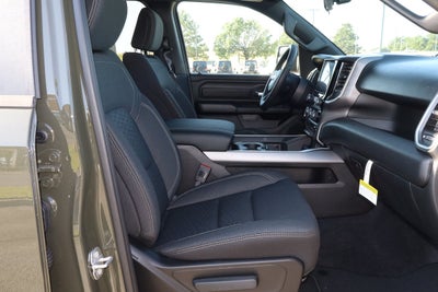 2026 RAM 1500 Express 4x4 Crew Cab 5'7 Box