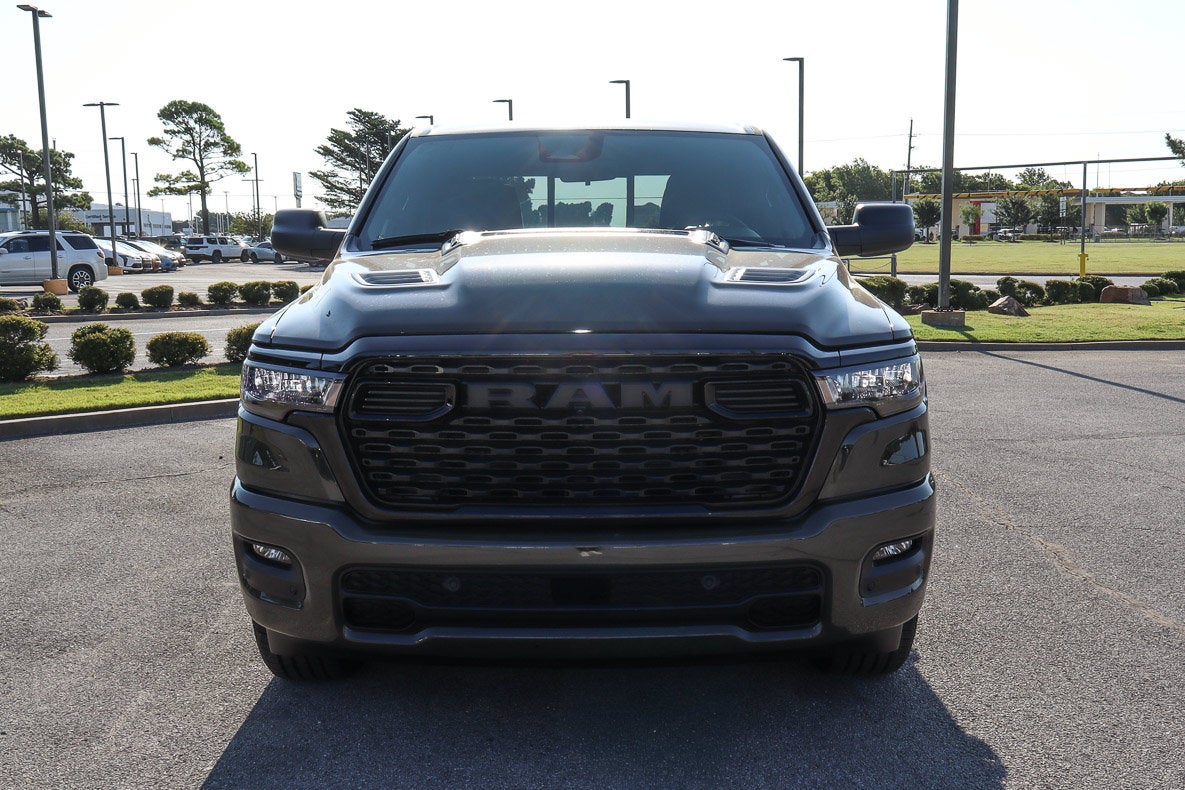 2026 RAM 1500 Express 4x4 Crew Cab 5'7 Box