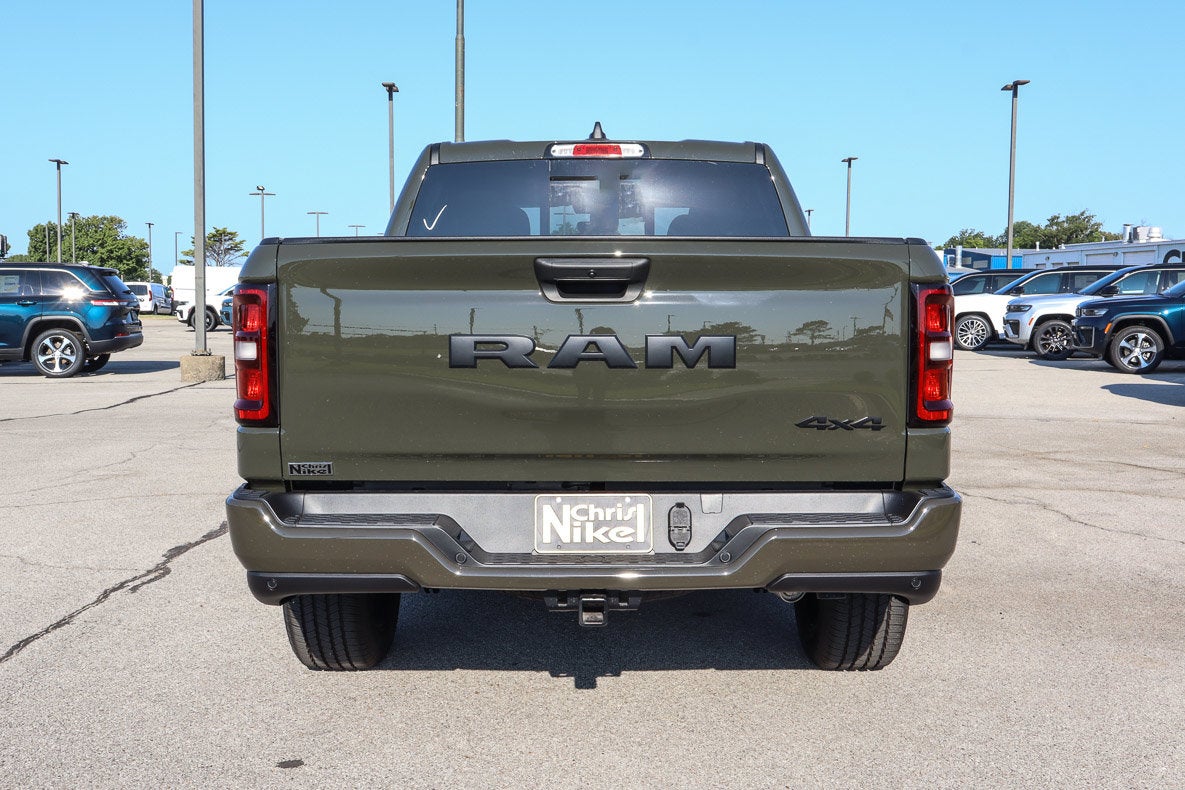 2026 RAM 1500 Express 4x4 Crew Cab 5'7 Box