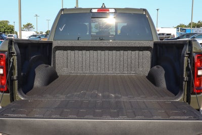 2026 RAM 1500 Express 4x4 Crew Cab 5'7 Box