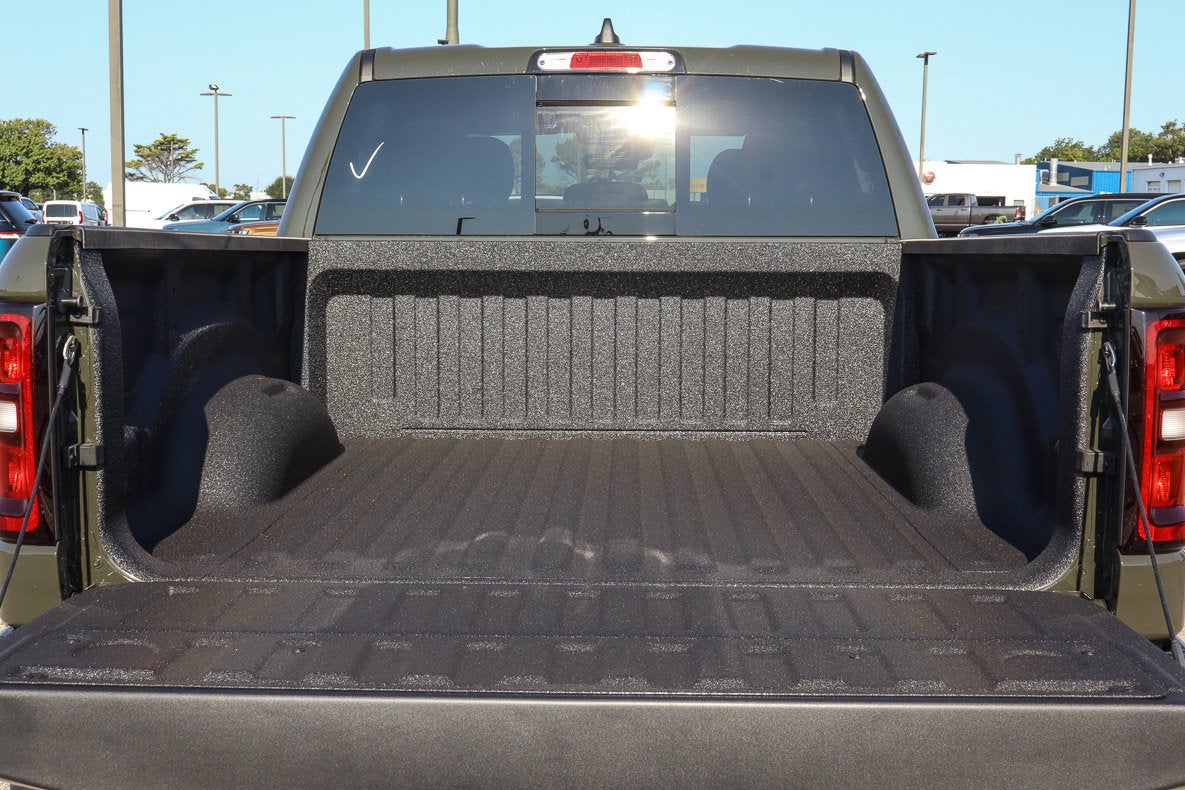 2026 RAM 1500 Express 4x4 Crew Cab 5'7 Box