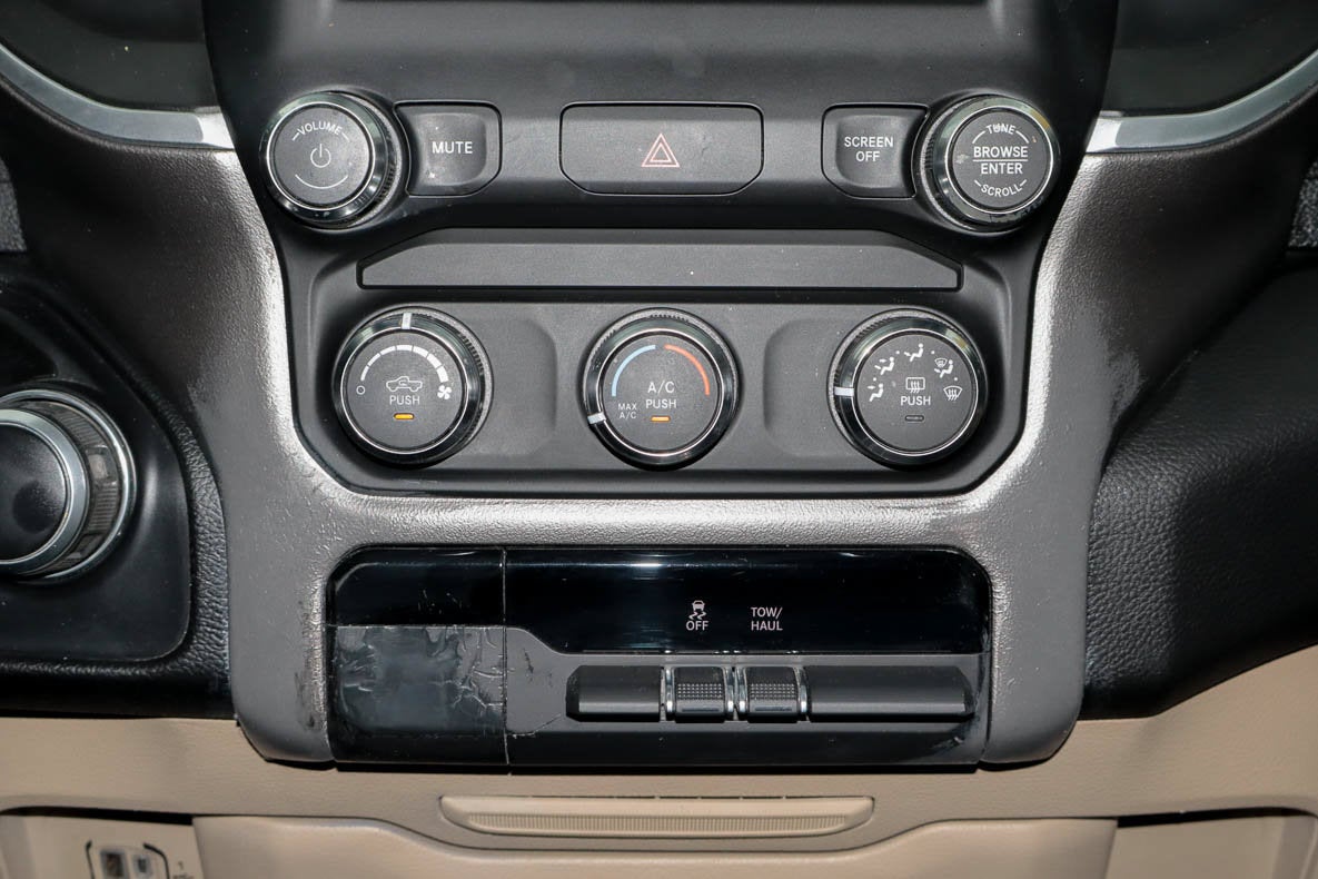2020 RAM 1500 Big Horn 4x4 Crew Cab 5'7 Box