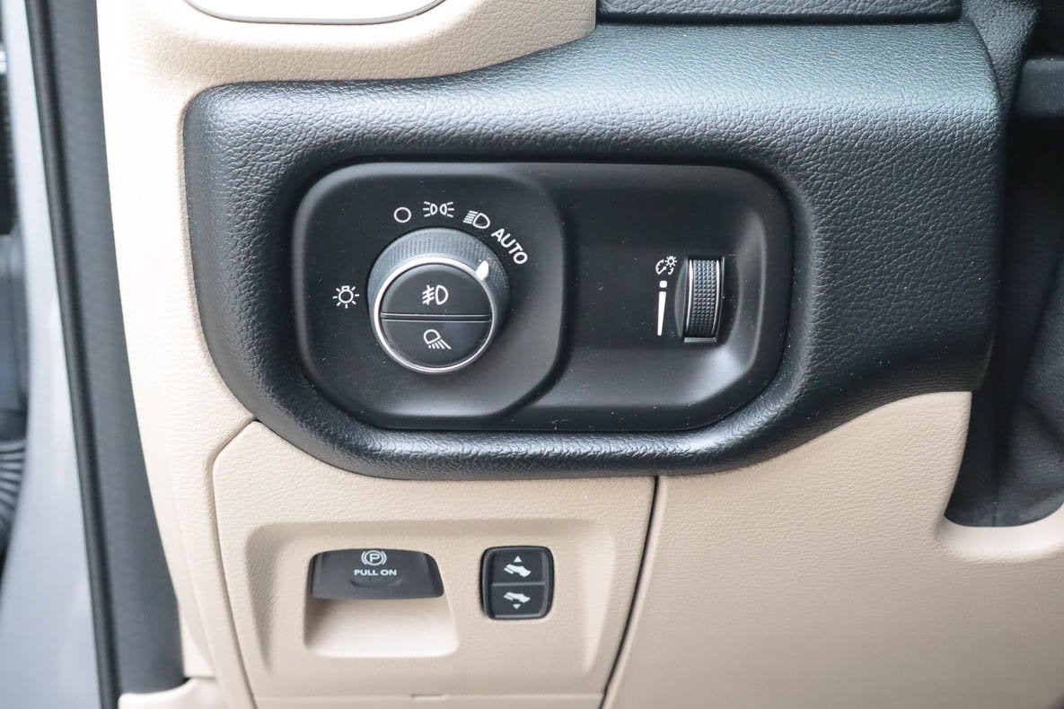 2020 RAM 1500 Big Horn 4x4 Crew Cab 5'7 Box
