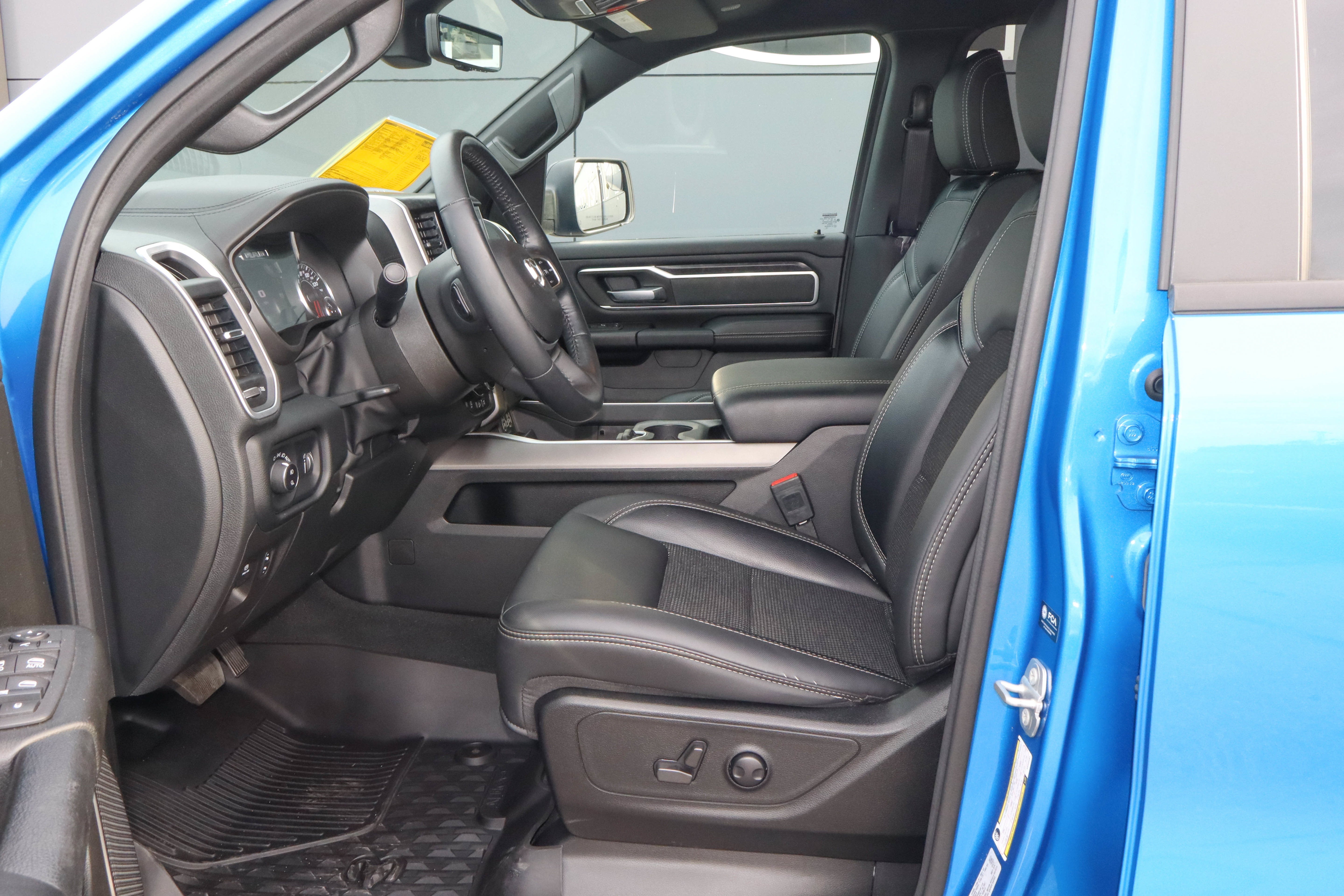 2022 RAM 1500 Big Horn 4x4 Crew Cab 5'7 Box