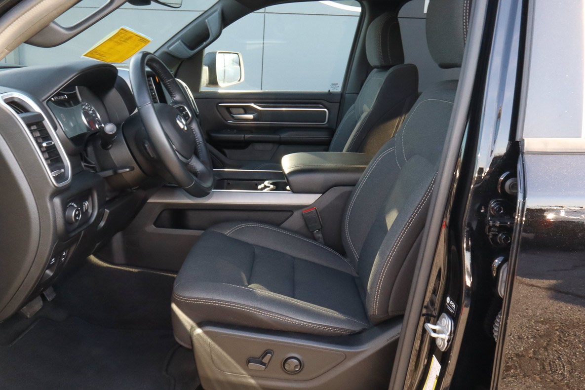 2022 RAM 1500 Big Horn 4x4 Crew Cab 5'7 Box