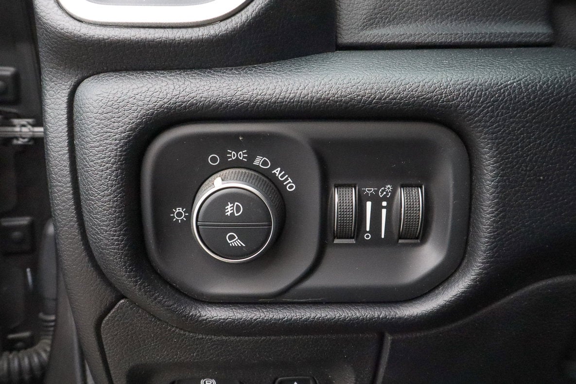 2019 RAM 1500 Big Horn/Lone Star 4x4 Crew Cab 5'7 Box