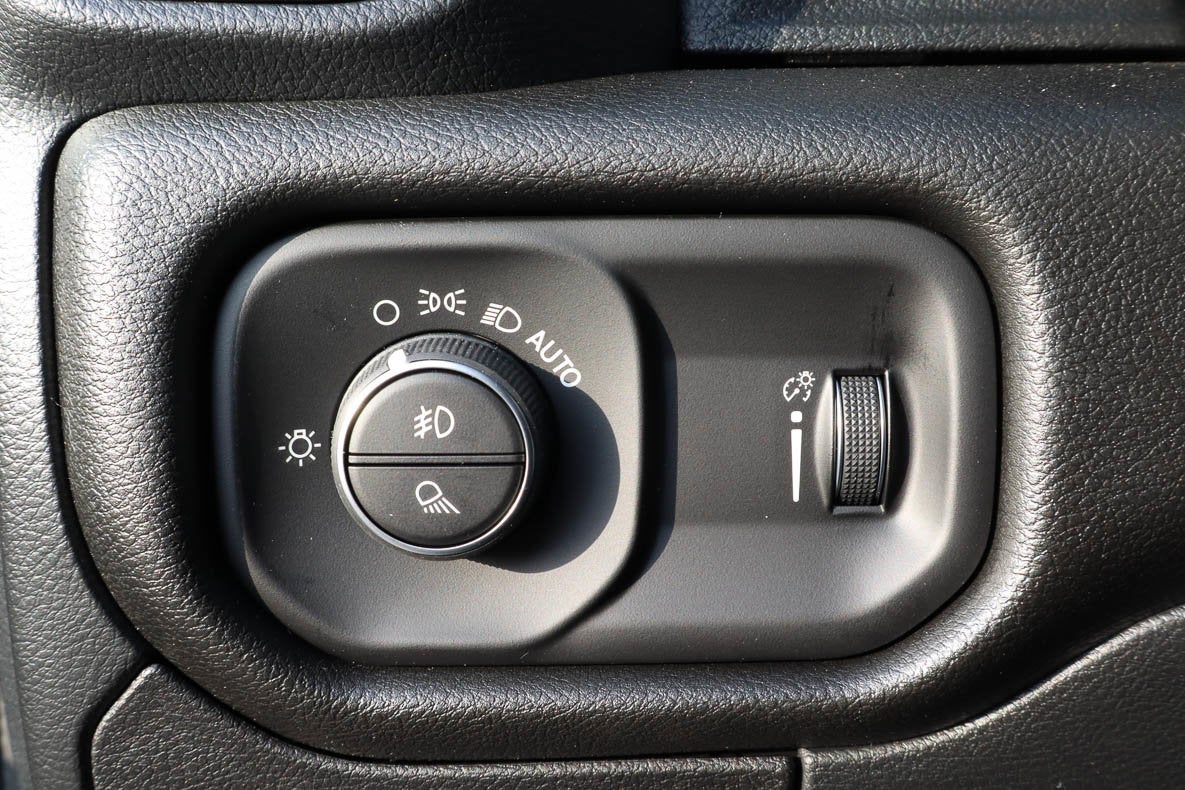2026 RAM 1500 Express 4x4 Crew Cab 5'7 Box