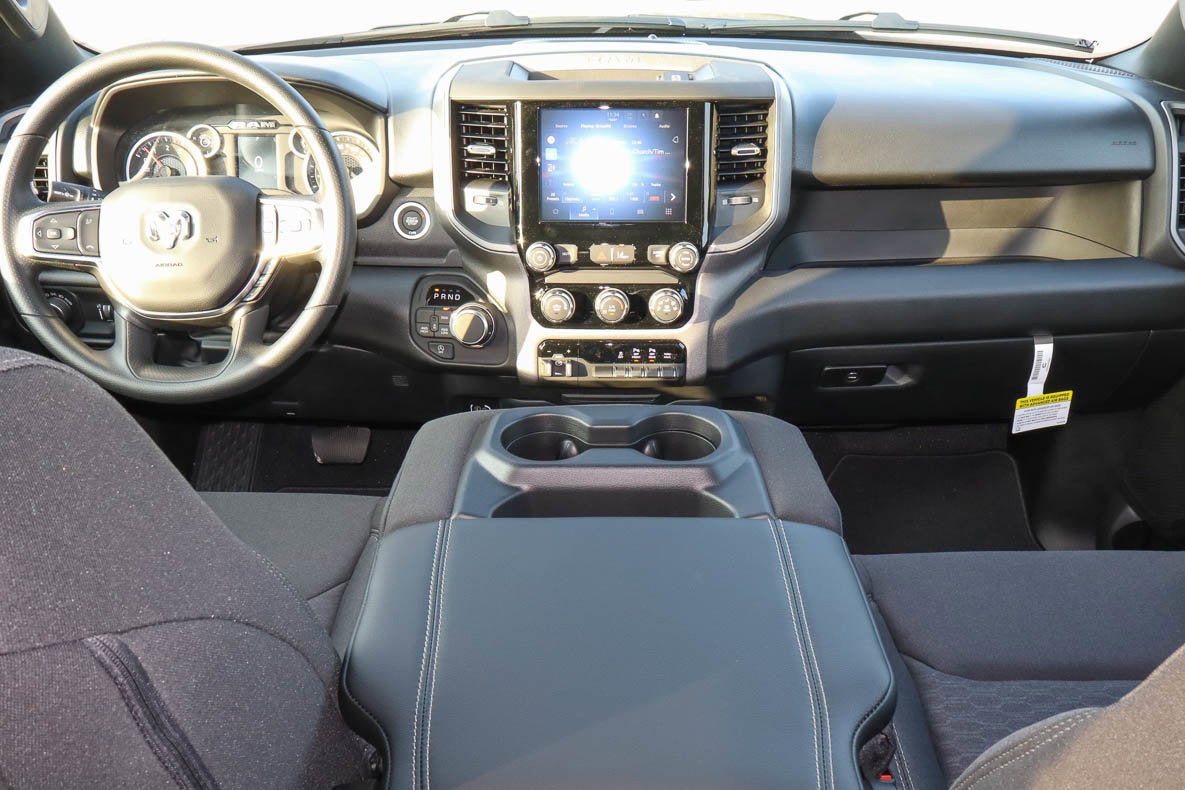 2026 RAM 1500 Express 4x4 Crew Cab 5'7 Box