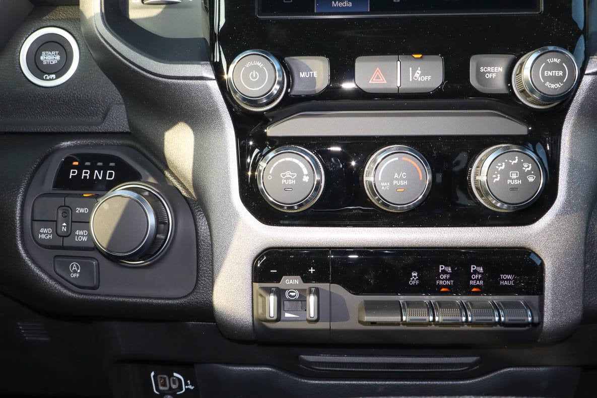 2026 RAM 1500 Express 4x4 Crew Cab 5'7 Box