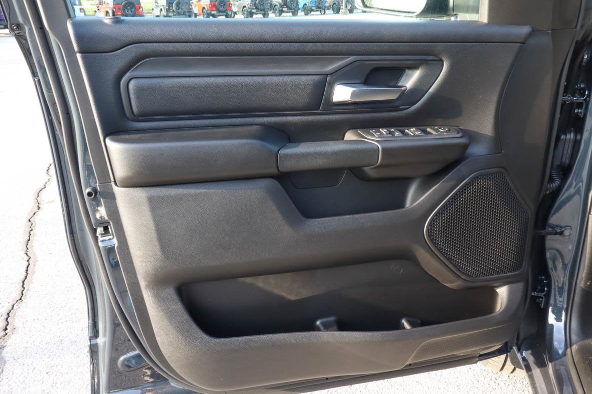 2026 RAM 1500 Express 4x4 Crew Cab 5'7 Box