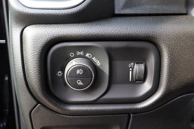 2026 RAM 1500 Express 4x4 Crew Cab 5'7 Box