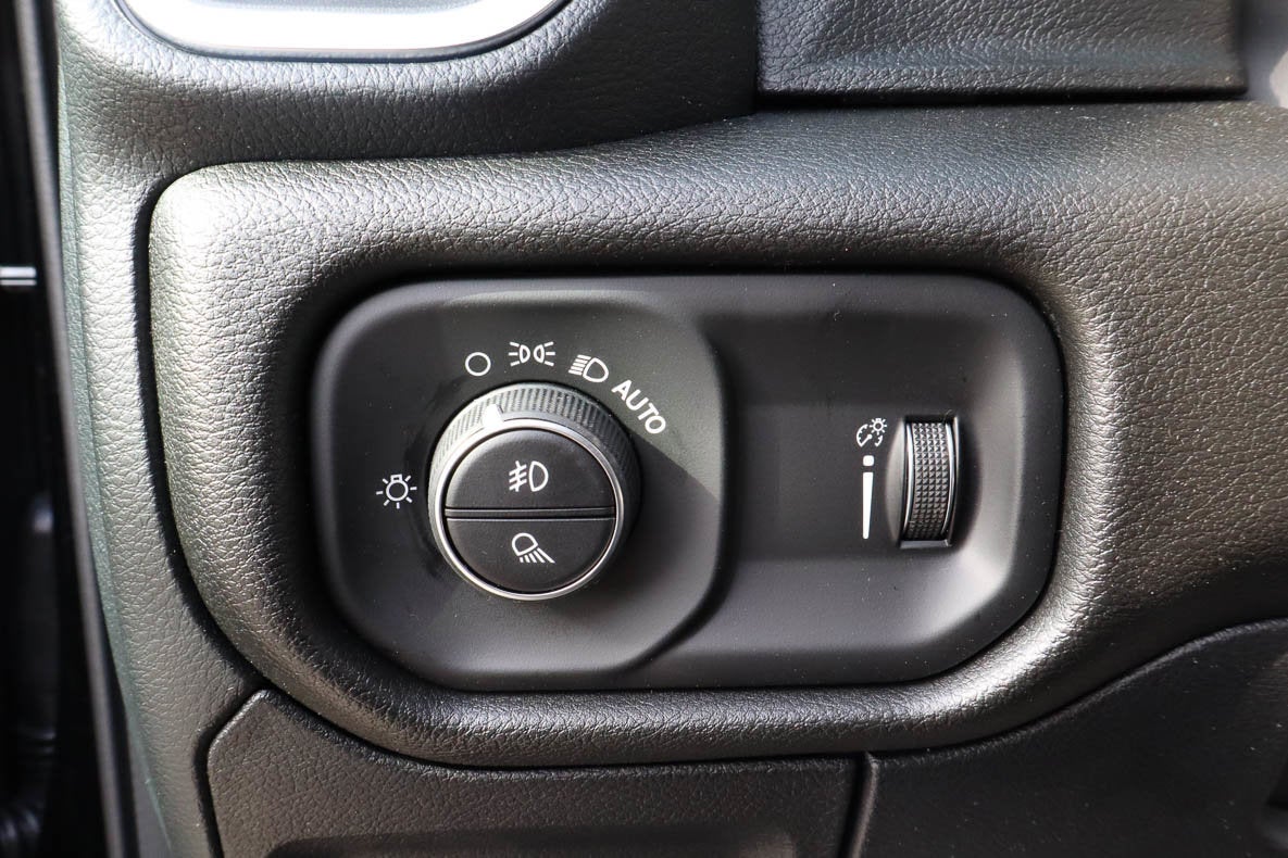 2026 RAM 1500 Express 4x4 Crew Cab 5'7 Box