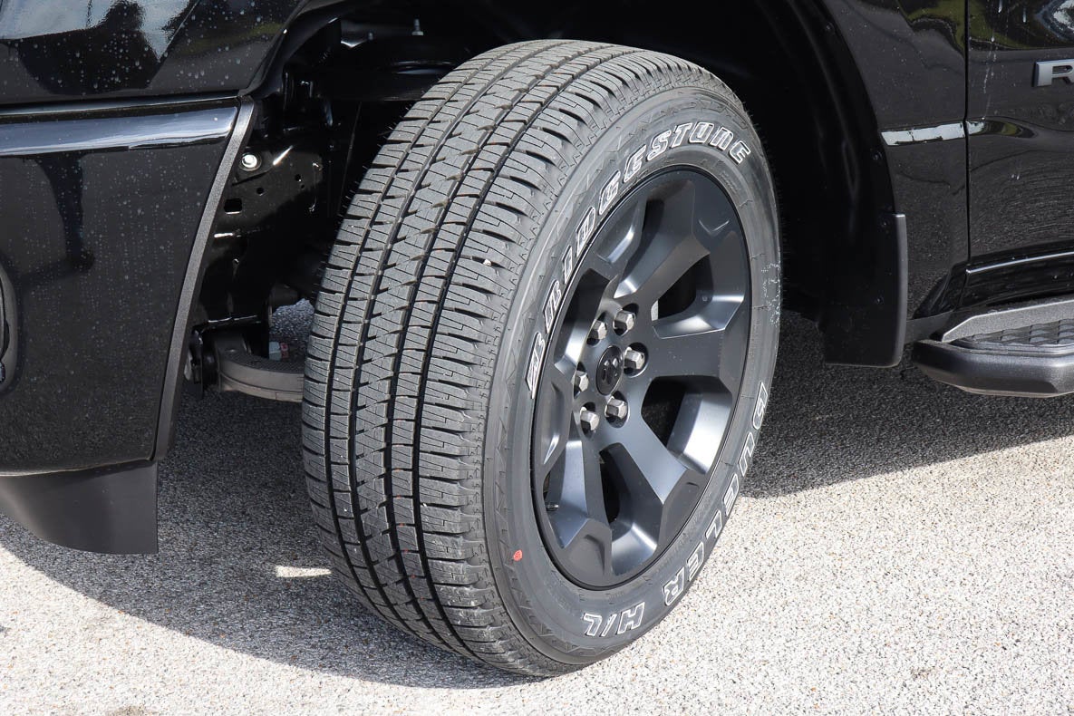 2026 RAM 1500 Express 4x4 Crew Cab 5'7 Box