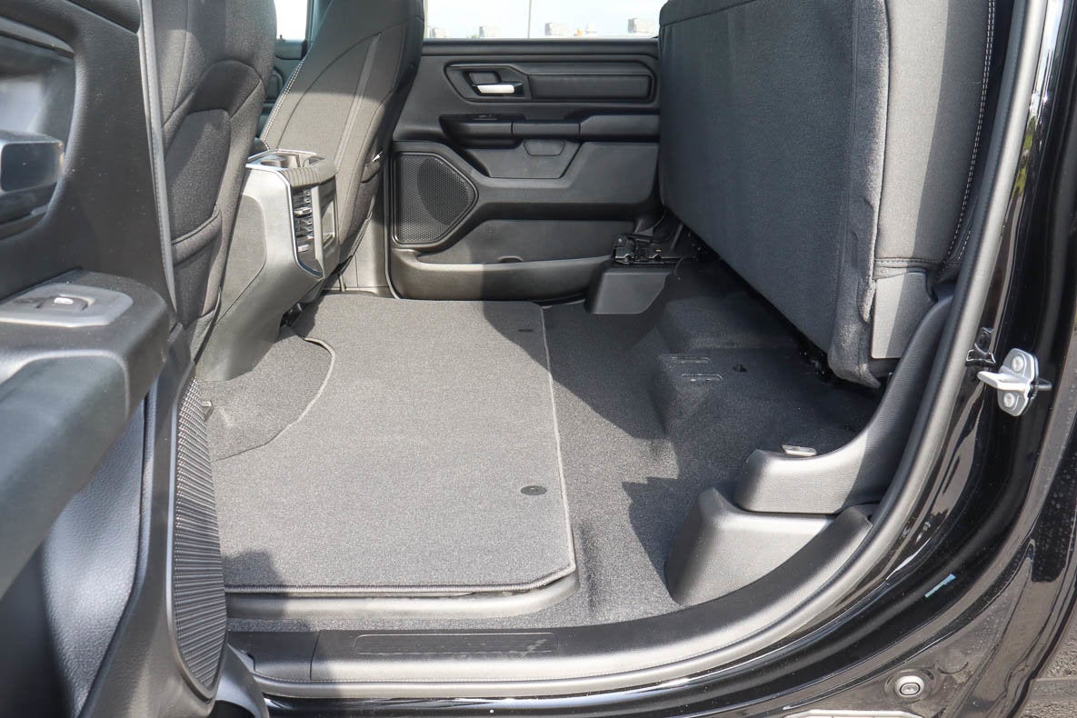 2026 RAM 1500 Express 4x4 Crew Cab 5'7 Box