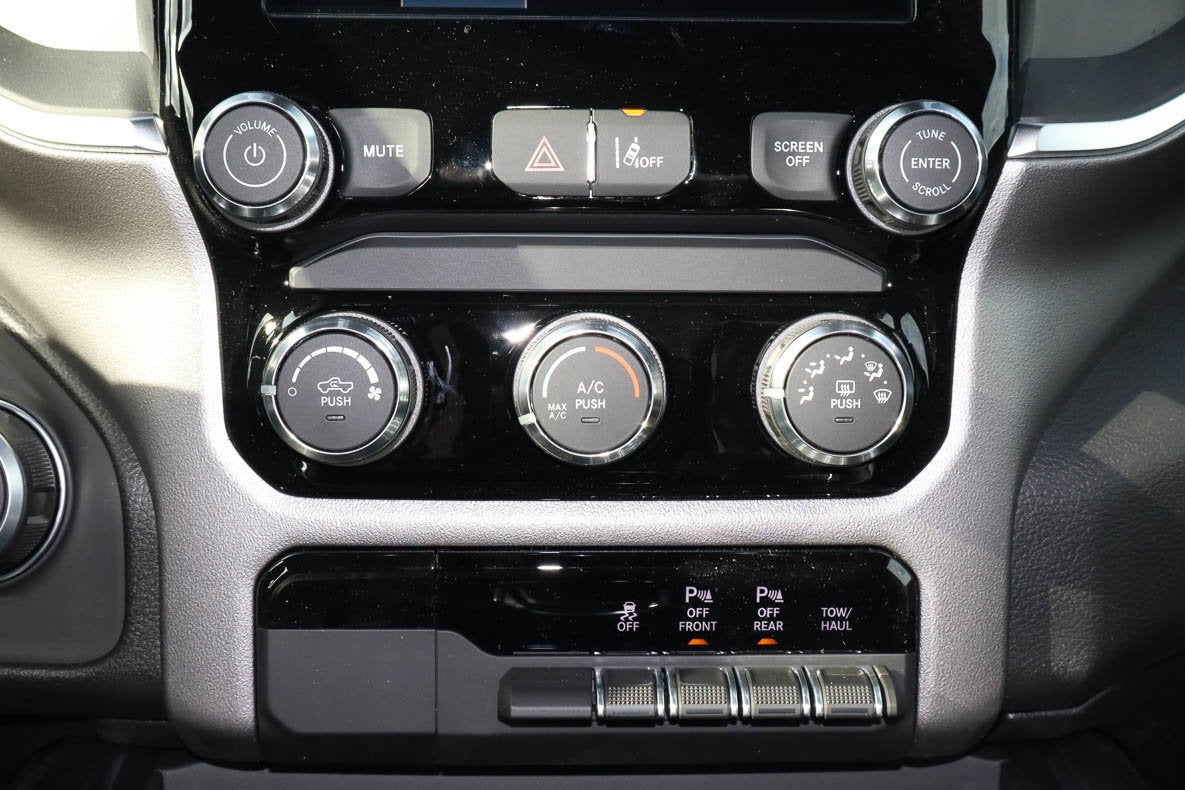 2026 RAM 1500 Express 4x4 Crew Cab 5'7 Box