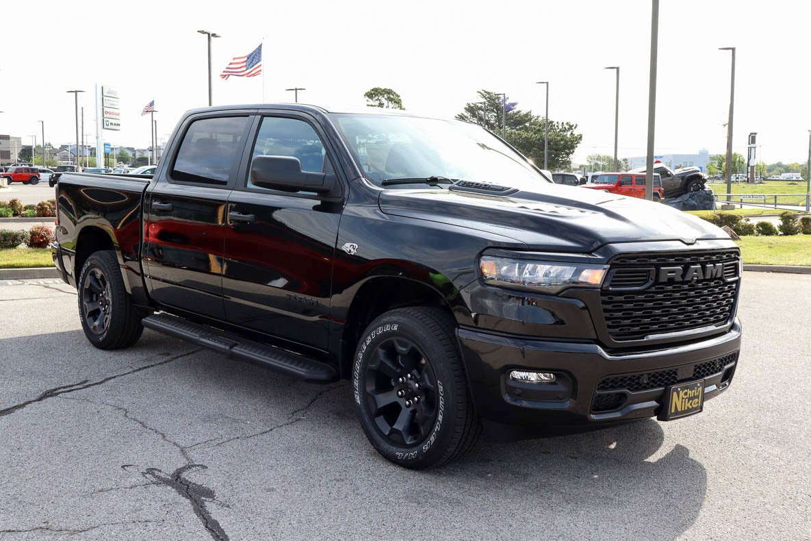 2026 RAM 1500 Express 4x4 Crew Cab 5'7 Box