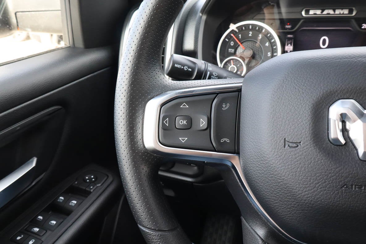 2026 RAM 1500 Express 4x4 Crew Cab 5'7 Box