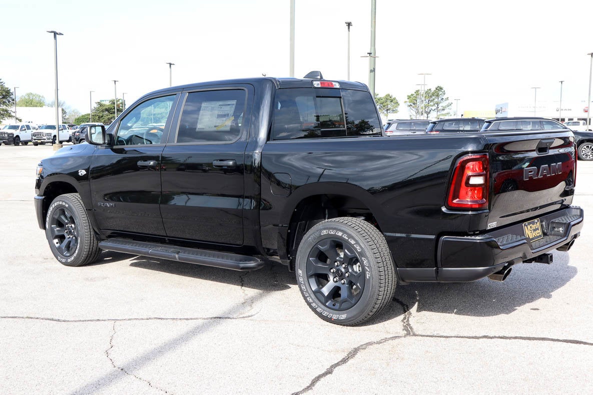 2026 RAM 1500 Express 4x4 Crew Cab 5'7 Box