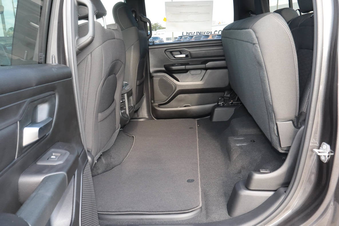 2027 RAM 1500 Express 4x4 Crew Cab 5'7 Box