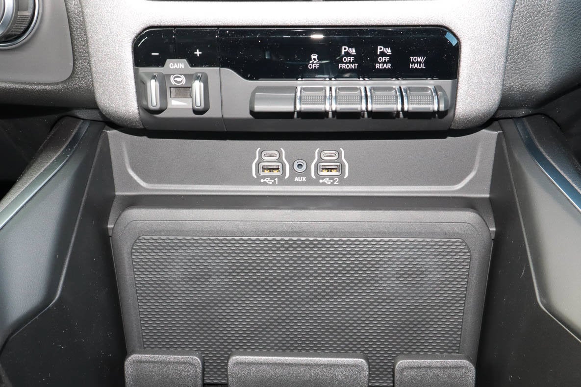 2027 RAM 1500 Express 4x4 Crew Cab 5'7 Box