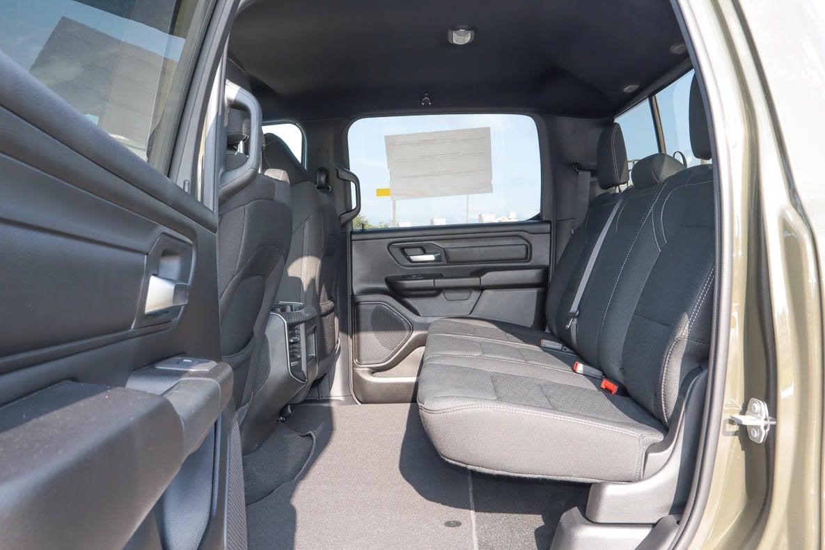 2027 RAM 1500 Express 4x4 Crew Cab 5'7 Box