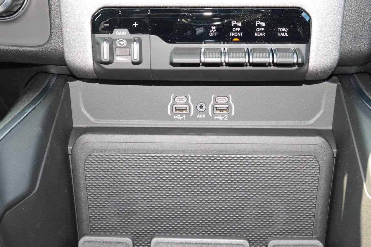 2027 RAM 1500 Express 4x4 Crew Cab 5'7 Box