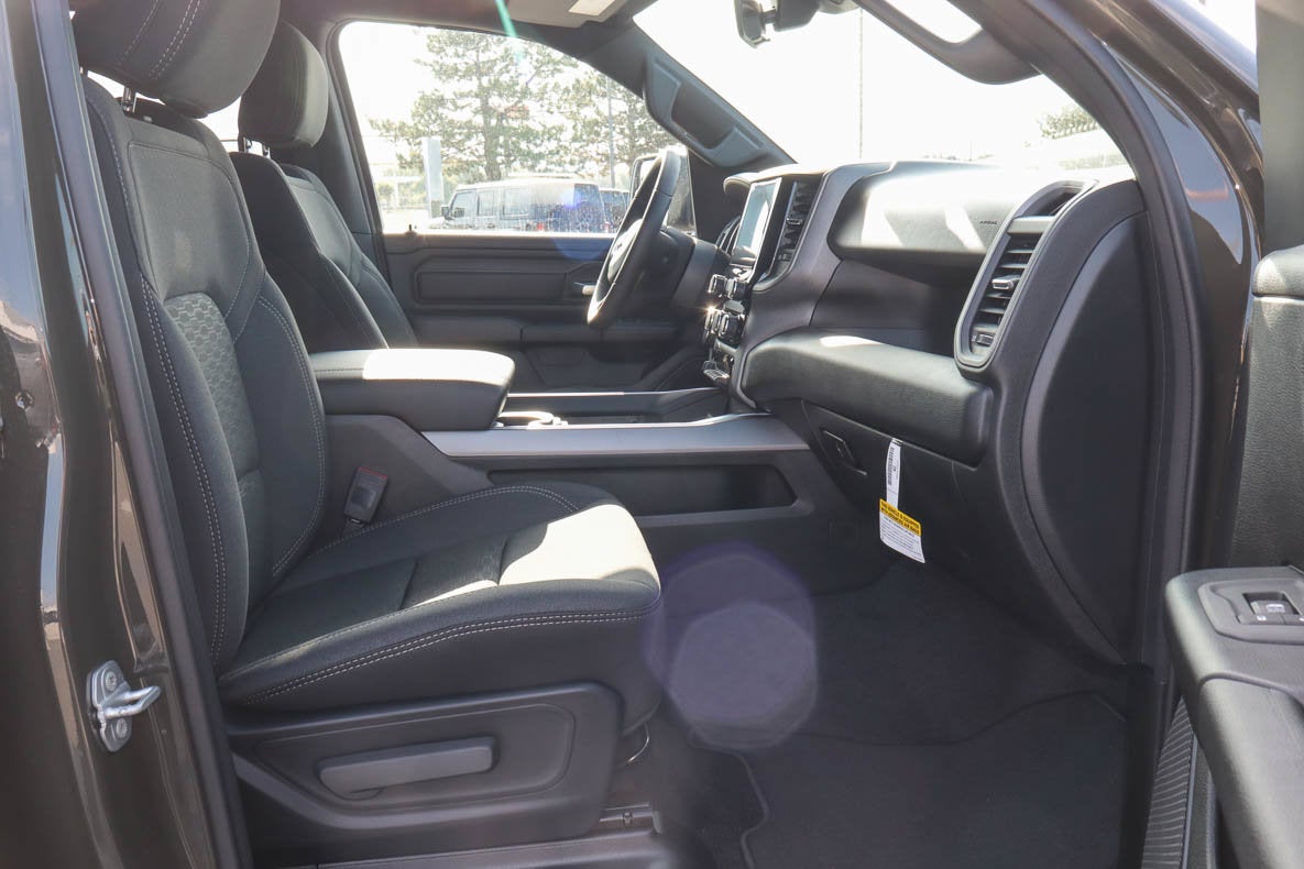 2027 RAM 1500 Express 4x4 Crew Cab 5'7 Box