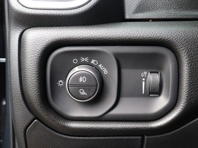2026 RAM 1500 Express 4x4 Crew Cab 5'7 Box